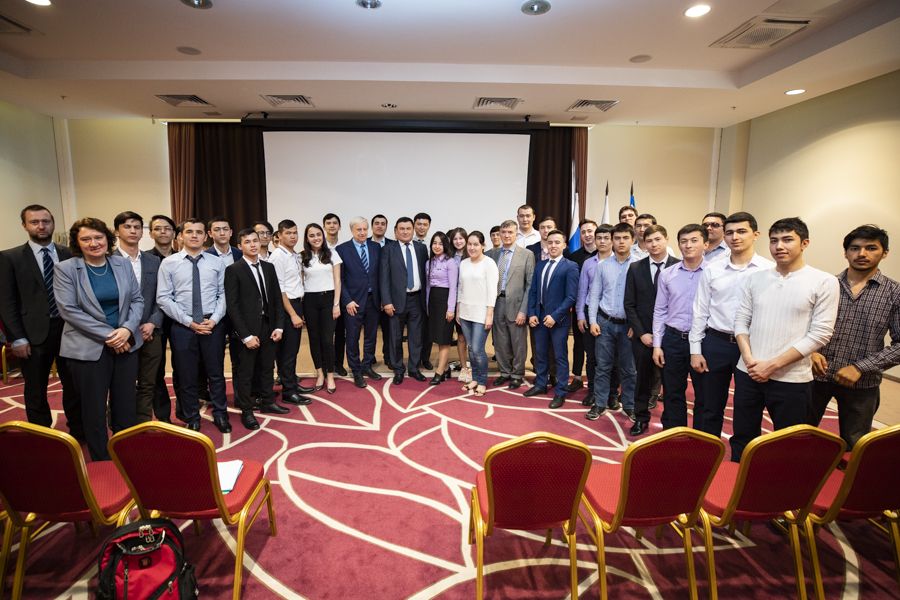 Meeting of students of Uzbekistan with the head of the agency "Uzatom"